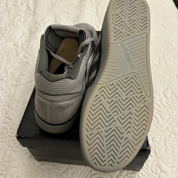 **Adidas NEW with tags and box TYSHAWN grey size US 12 mens - Picture 2 of 5